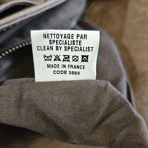 Pablo - Made in France - Brown Leather Messenger Style Crossbody Bag - Picture 13 of 16